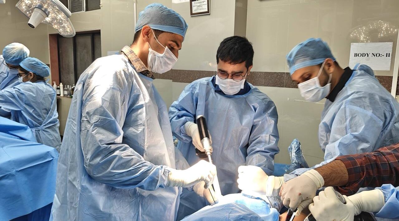 Dr. Dipen Ariwala performing advanced hip, knee, and shoulder arthroscopic surgery at AriOrtho clinic